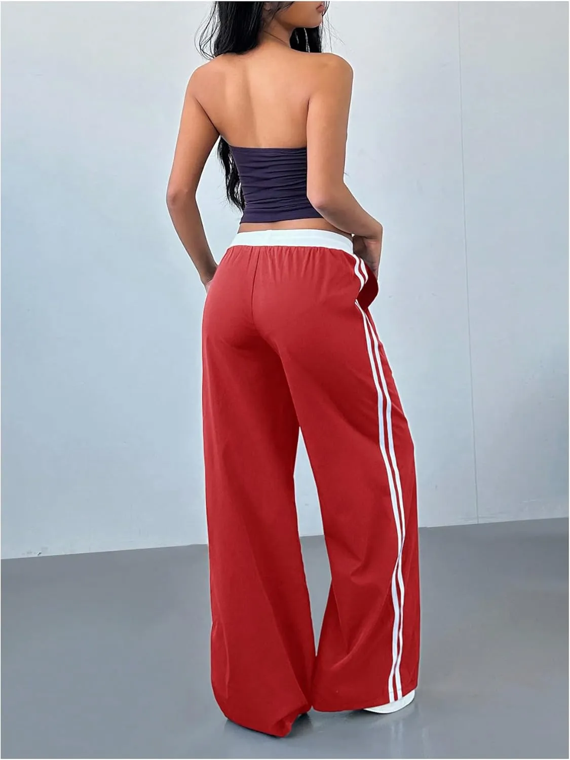 WDIRARA Women's Wide Leg Baggy Sweatpants Side Striped Number Graphic Track Pants with Pockets