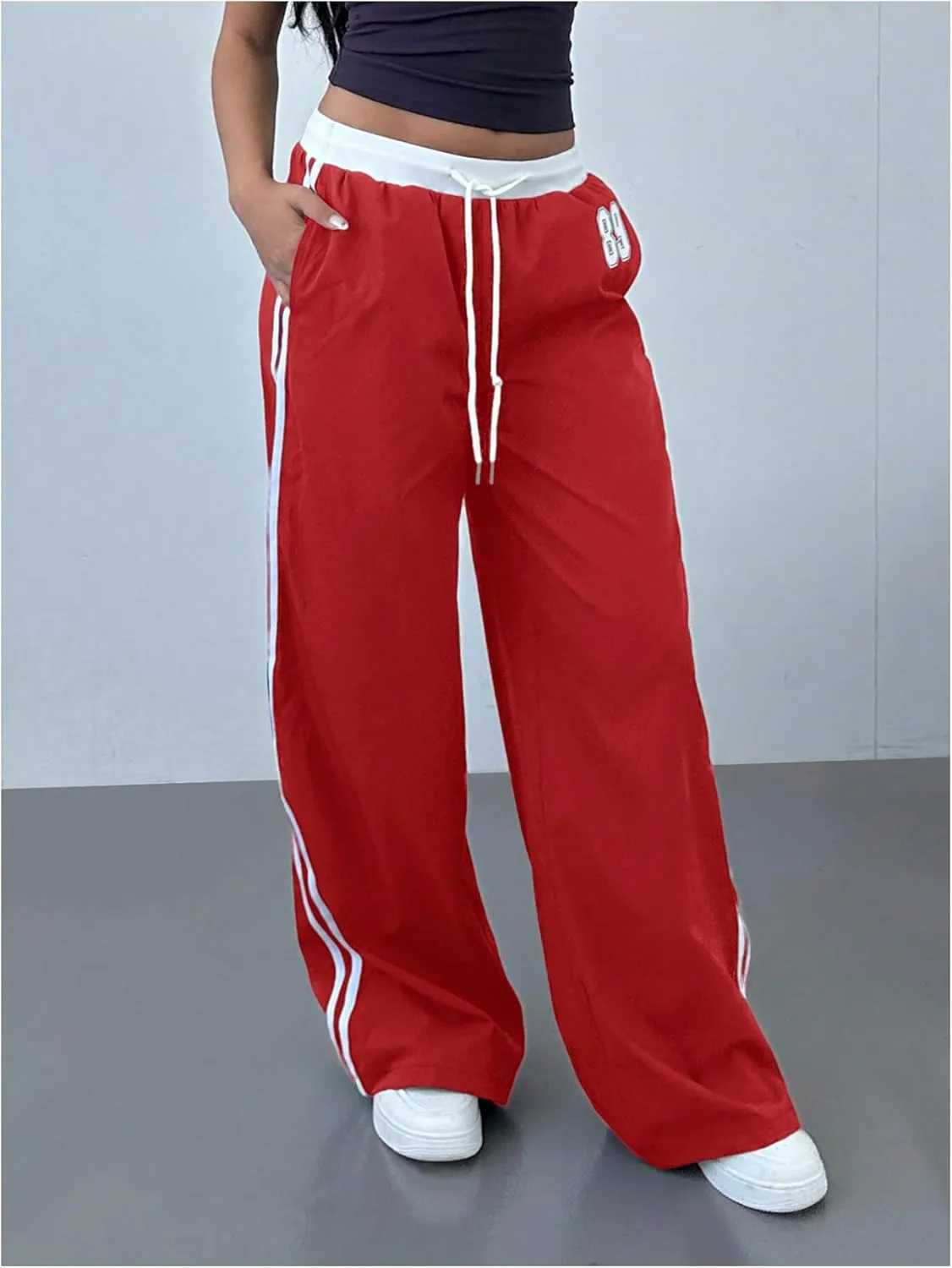 WDIRARA Women's Wide Leg Baggy Sweatpants Side Striped Number Graphic Track Pants with Pockets